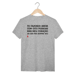 Nome do produto Camiseta To Fazendo Amor com Oito Pessoas