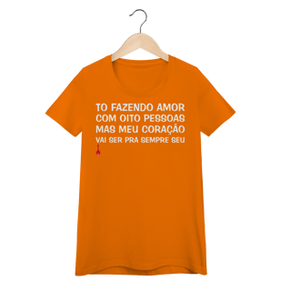 Nome do produto Camiseta Feminina Baby Look To Fazendo Amor com Oito Pessoas