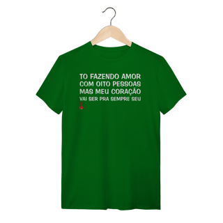 Nome do produto Camiseta To Fazendo Amor com Oito Pessoas