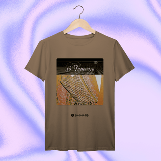 Nome do produtoCamiseta “O Tapeceiro” — Coleção Stênio Marcius