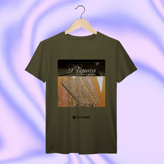 Nome do produtoCamiseta “O Tapeceiro” — Coleção Stênio Marcius