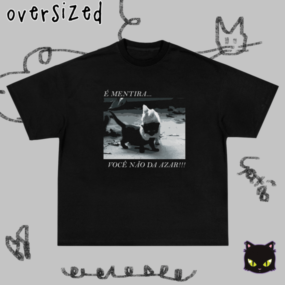 Camiseta Oversized 'gato preto não da azar!'