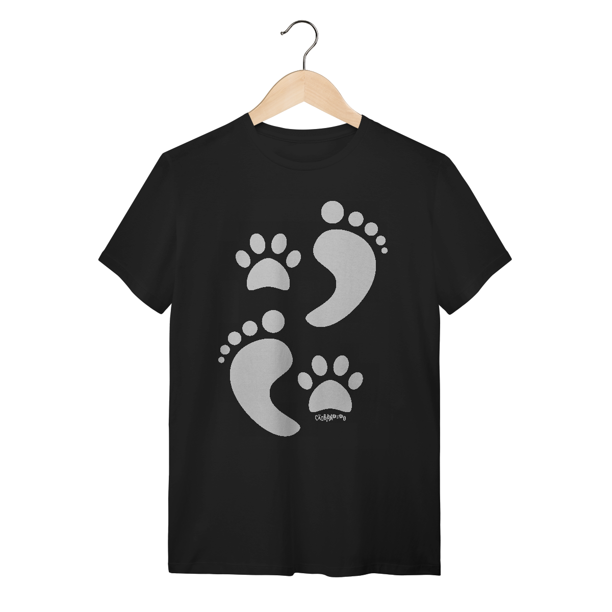 Nome do produto: Camiseta Cachorro Pegadas