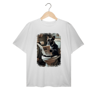 Camiseta Plus Size Bulldog Francês no Trono Lendo Jornal