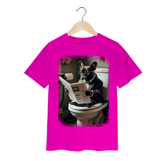 Nome do produto Camiseta Infantil Bulldog Francês no Trono Lendo Jornal