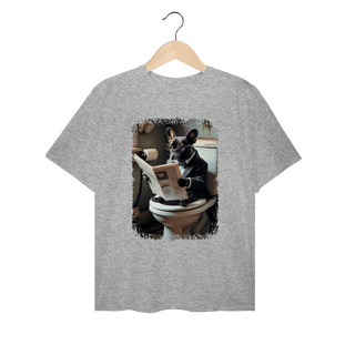 Nome do produto Camiseta Plus Size Bulldog Francês no Trono Lendo Jornal