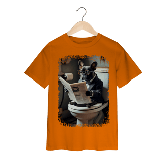 Nome do produto Camiseta Infantil Bulldog Francês no Trono Lendo Jornal