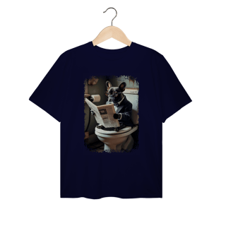 Nome do produto Camiseta Plus Size Bulldog Francês no Trono Lendo Jornal