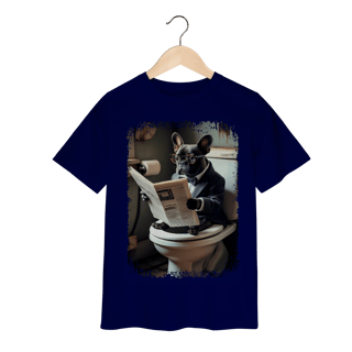 Nome do produto Camiseta Infantil Bulldog Francês no Trono Lendo Jornal