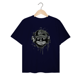 Nome do produto Camiseta Plus Size Gato Ouvindo Música de Boné e Óculos
