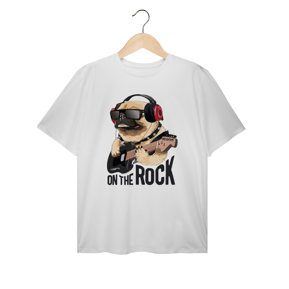 Camiseta Plus Size Pug On The Rock