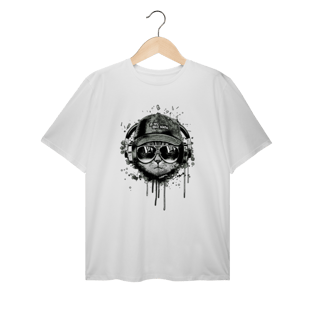 Camiseta Plus Size Gato Ouvindo Música de Boné e Óculos