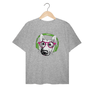 Camiseta Plus Size Pastor Alemão de Óculos e Fone de Ouvido