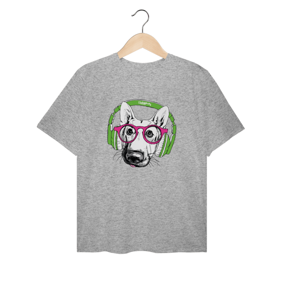 Camiseta Plus Size Pastor Alemão de Óculos e Fone de Ouvido