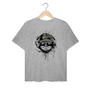 Nome do produto Camiseta Plus Size Gato Ouvindo Música de Boné e Óculos