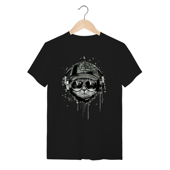Camiseta Gato Ouvindo Música de Boné e Óculos