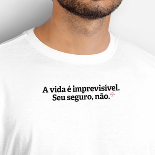 A vida é imprevisível. Seu seguro, não. (T-Shirt Prime)