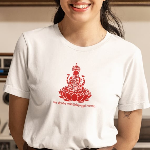 Camiseta de Yoga – Lakshmi Shakti Prosperidade Divina Tradicional