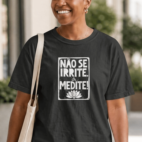 Camiseta de Yoga Meditação Xilogravura Pima Premium