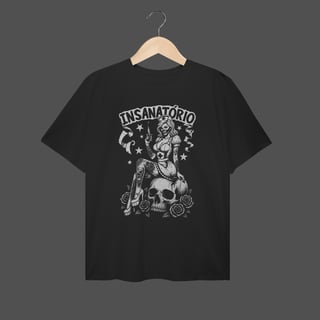Camiseta Plus Size | Insanatório - Bela e Letal