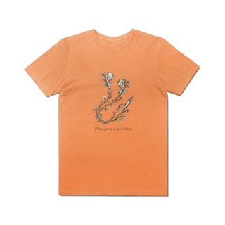 Nome do produto T-shirt Music Grows in Quiet Place