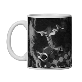 Nome do produto Caneca Coffee and Cigarettes - Sobre Café e Cigarros