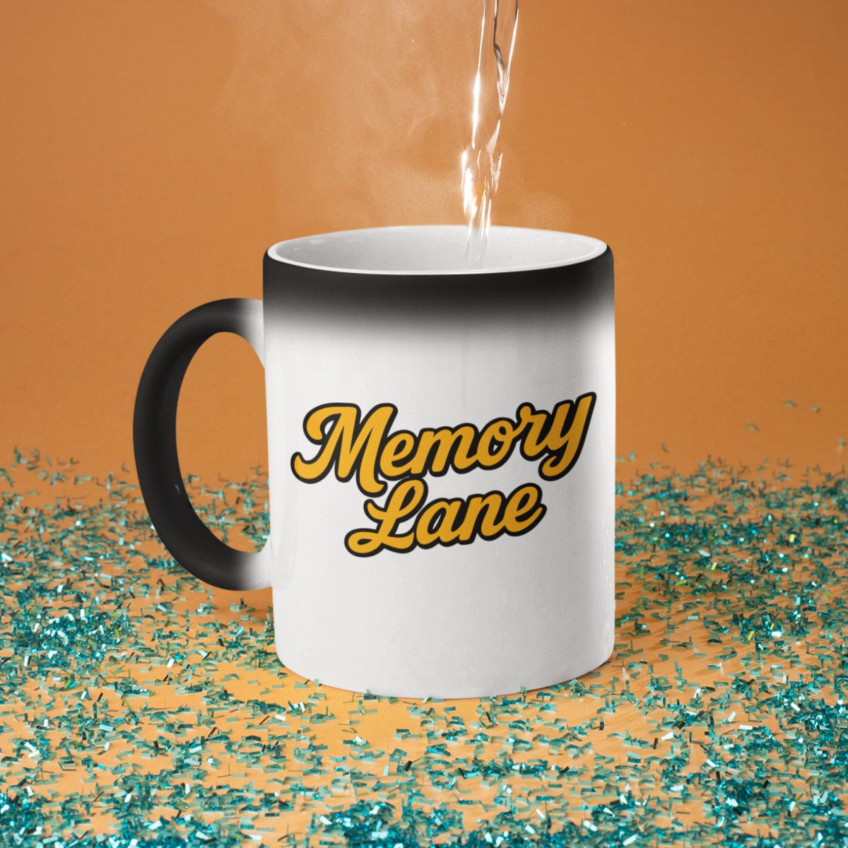 Nome do produto: Caneca Mágica Memory Lane – Edição Retrô Mostarda