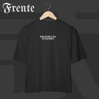 Camiseta Oversized - Nunca dei mão de vaca | Arte no peito