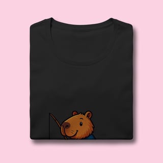 Nome do produto Camiseta Feminina Capivara Pescando – 100% Algodão | Estampa Divertida e Exclusiva