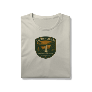 Nome do produto Camiseta Masculina Cascata do Caracol | Serra Gaúcha Premium