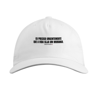 boné || eu preciso urgentemente que a vida seja um morango