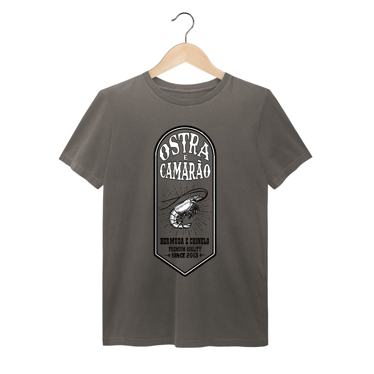 Camiseta Estonada Ostra e Camarão Cinza-Chumbo - Estampa Selo Praiano Retrô