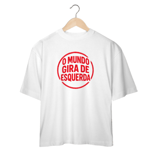 Nome do produto O Mundo Gira de Esquerda - Camiseta Oversized