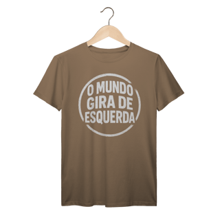 Nome do produto O Mundo Gira de Esquerda - Camiseta Premium