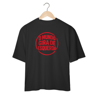 Nome do produto O Mundo Gira de Esquerda - Camiseta Oversized