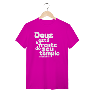 Nome do produto Deus está a Frente do seu Templo - Camiseta Clássica