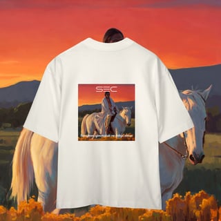 Nome do produto Mariposa Afterglow - Camiseta Oversized