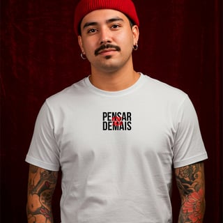 Nome do produto Camiseta Masculina Pensar Demais