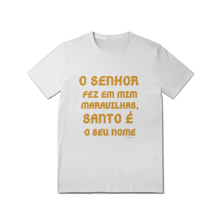  Camiseta Unissex T-Shirt Quality  - O Senhor fez em mim maravilhas, Santo é seu nome