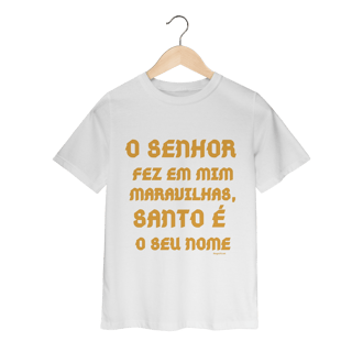 Nome do produto Camiseta Classic Infantil - O Senhor fez em mim maravilhas, Santo é seu nome