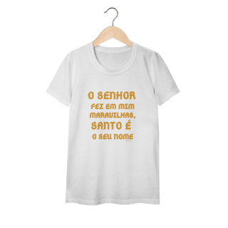 Nome do produto Camiseta Feminina Baby Long Classic - O Senhor fez em mim maravilhas, Santo é seu nome