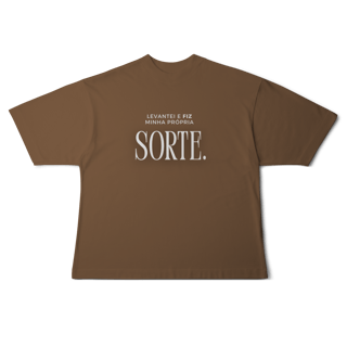 Nome do produto Camiseta Oversized - Levantei e fiz minha própria sorte.