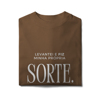 Nome do produto Camiseta Oversized - Levantei e fiz minha própria sorte.