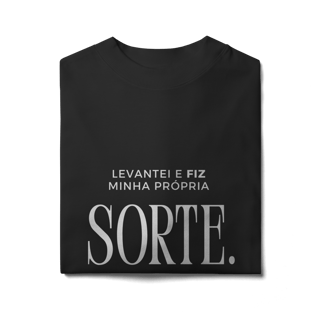 Nome do produto Camiseta Oversized - Levantei e fiz minha própria sorte.