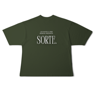 Nome do produto Camiseta Oversized - Levantei e fiz minha própria sorte.