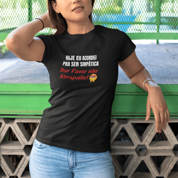 Camiseta: Hoje acordei para ser simpática, por favor não atrapalhe