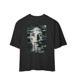 Nome do produtoCamiseta Oversize Unissex – Estampa Exclusiva Fragments Her | Pecado Santo