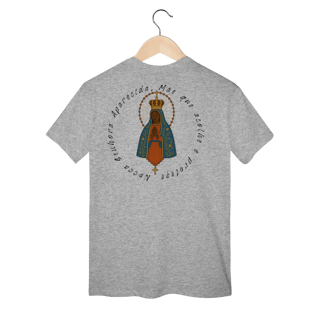 Nome do produto T-Shirt Classic – Nossa Senhora Aparecida (Emblema na Frente + Estampa Grande nas Costas)