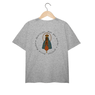 Nome do produto T-Shirt Plus Size – Nossa Senhora Aparecida (Emblema na Frente + Estampa Grande nas Costas)