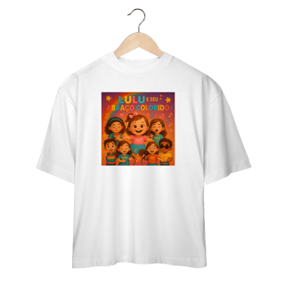 Lulu e Seu Abraço Colorido - Camiseta Oversized Oficial